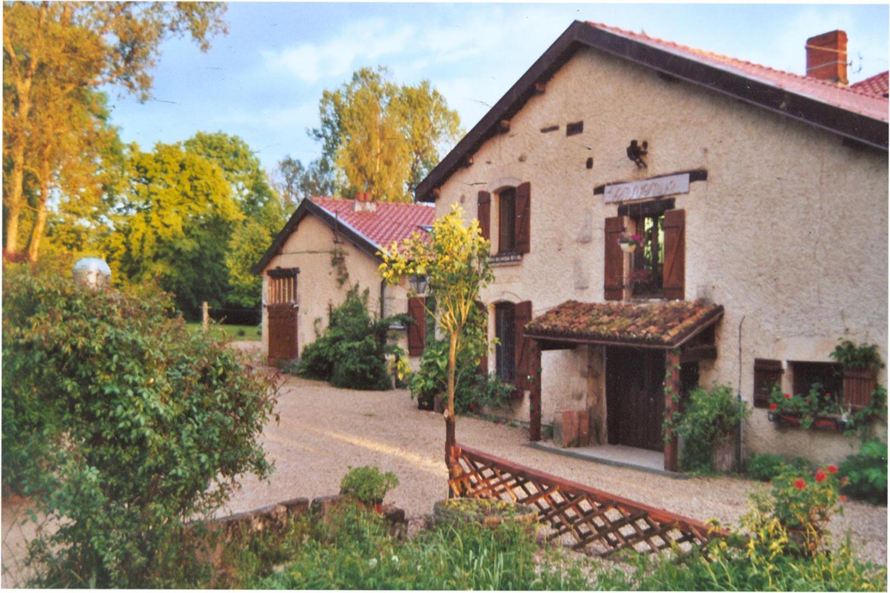Logis Hotel Le Chantoiseau Chaumont-sur-Aire Exterior foto