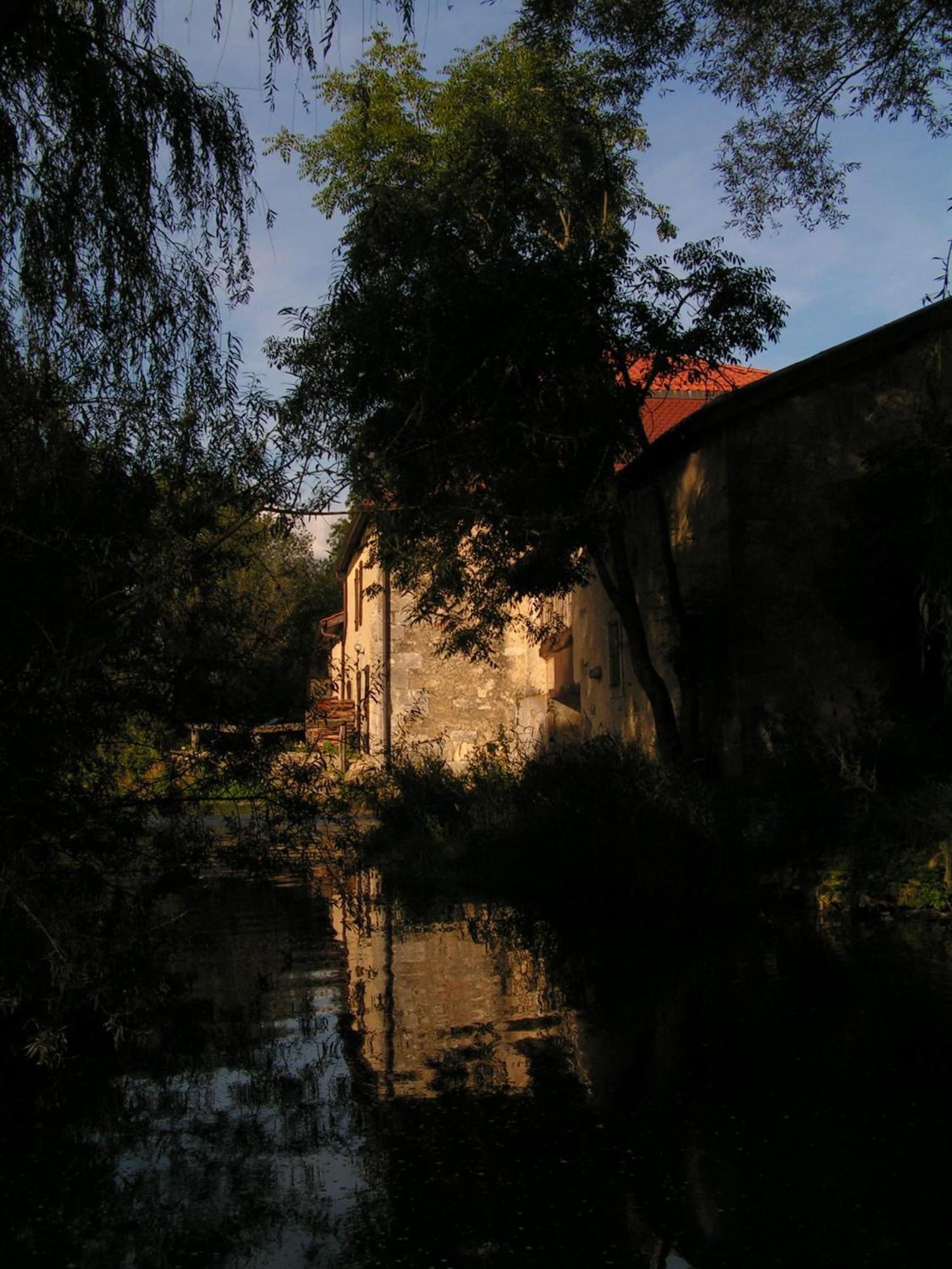 Logis Hotel Le Chantoiseau Chaumont-sur-Aire Exterior foto