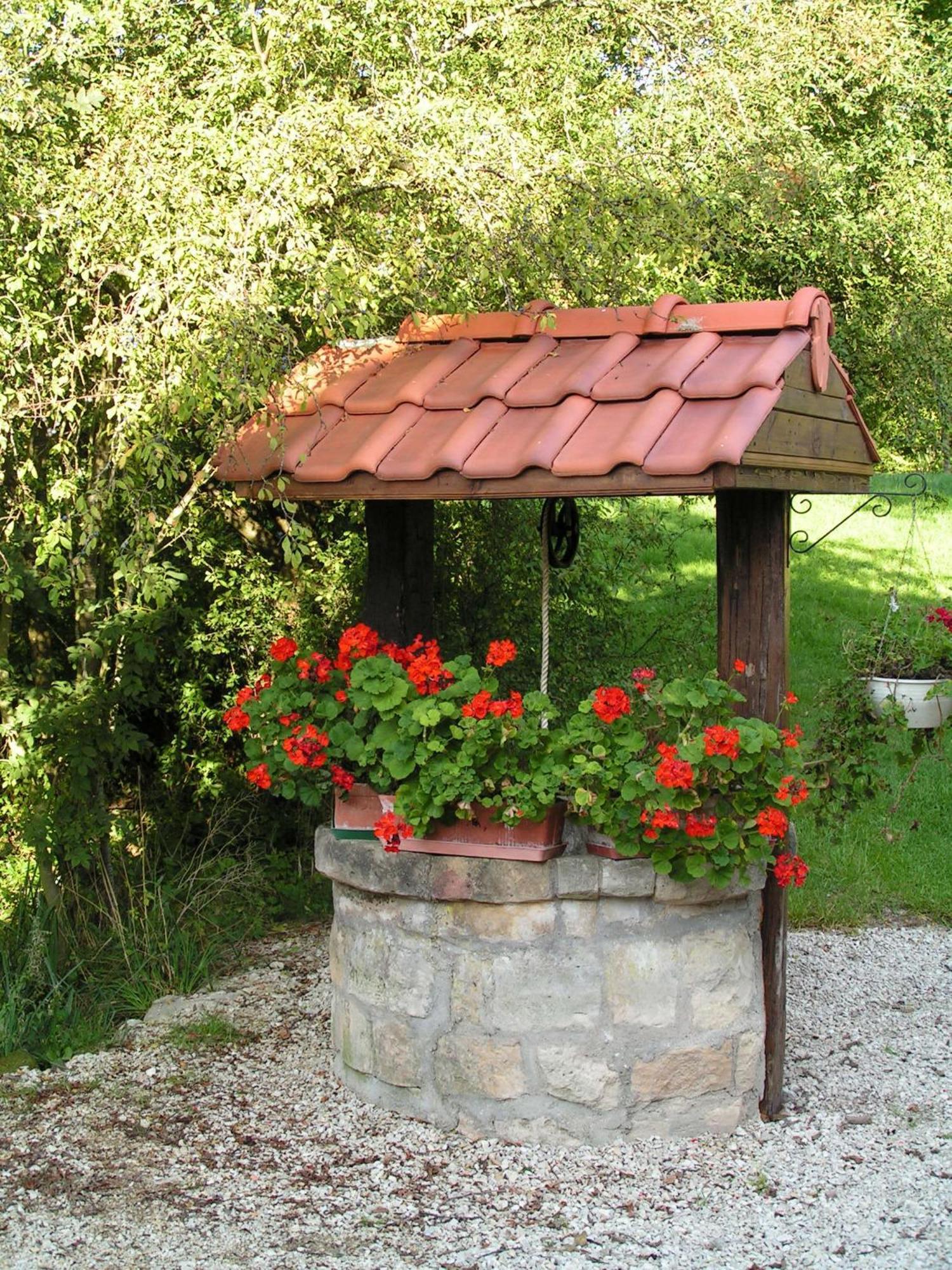 Logis Hotel Le Chantoiseau Chaumont-sur-Aire Exterior foto