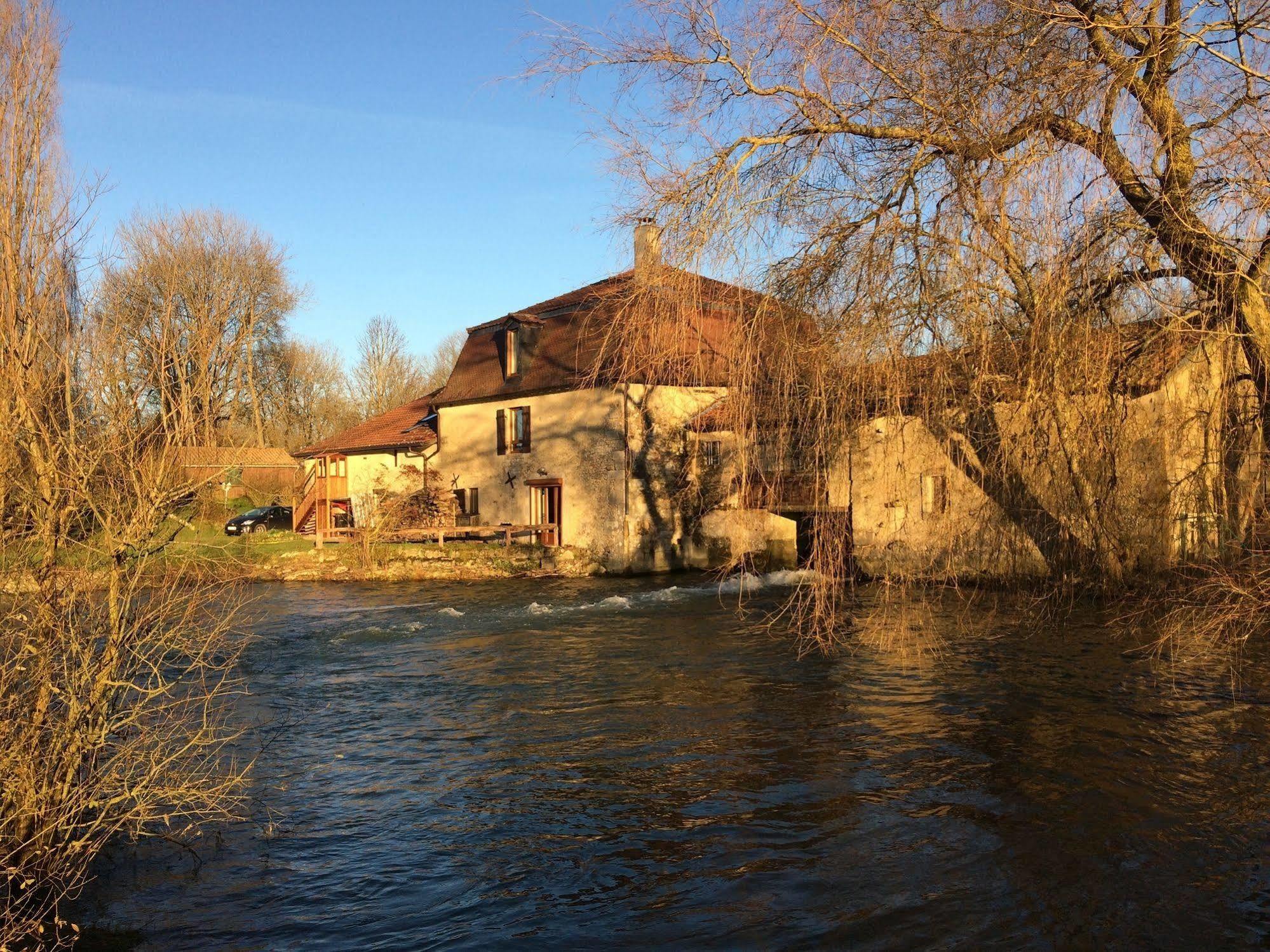 Logis Hotel Le Chantoiseau Chaumont-sur-Aire Exterior foto