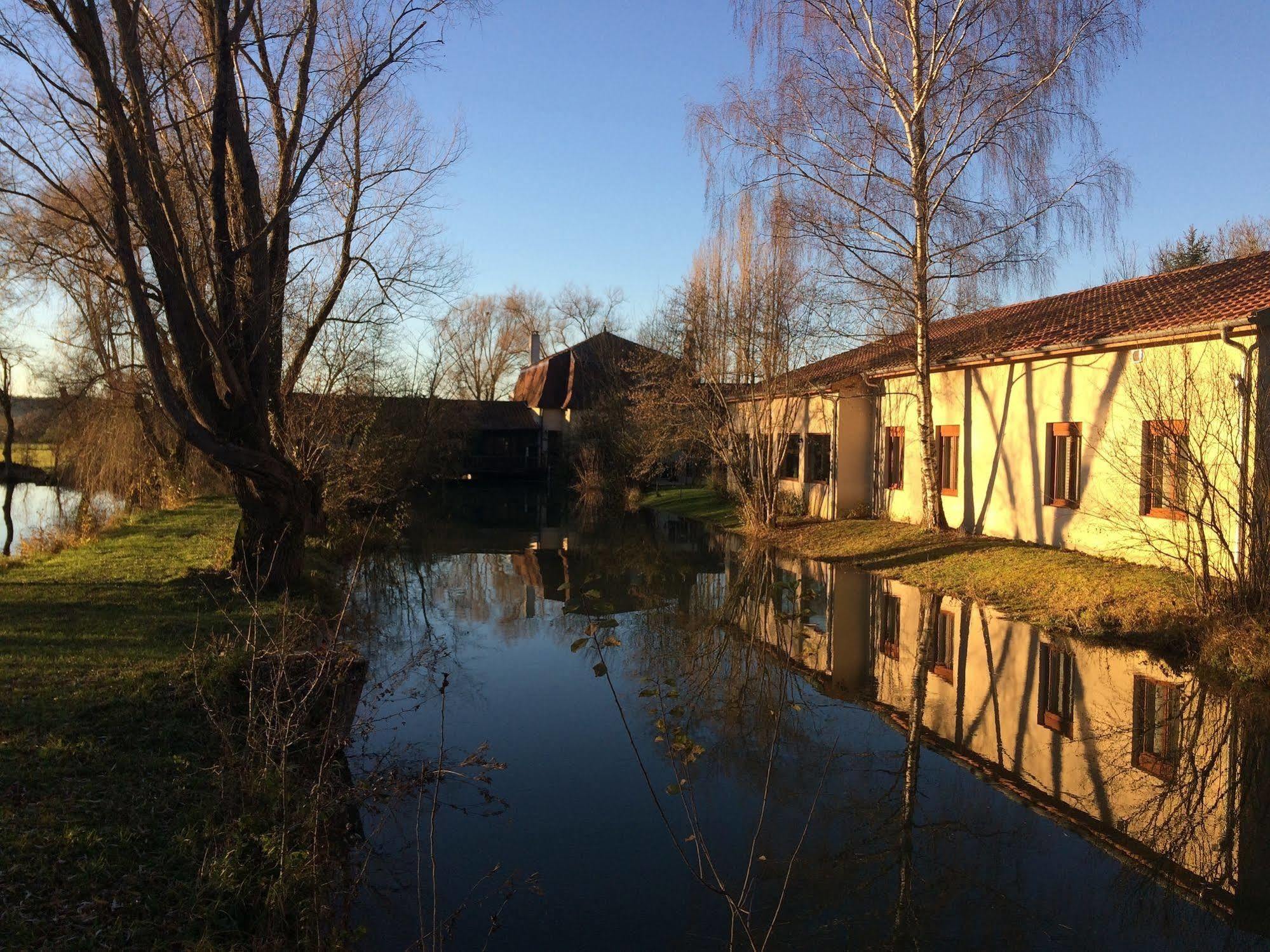 Logis Hotel Le Chantoiseau Chaumont-sur-Aire Exterior foto