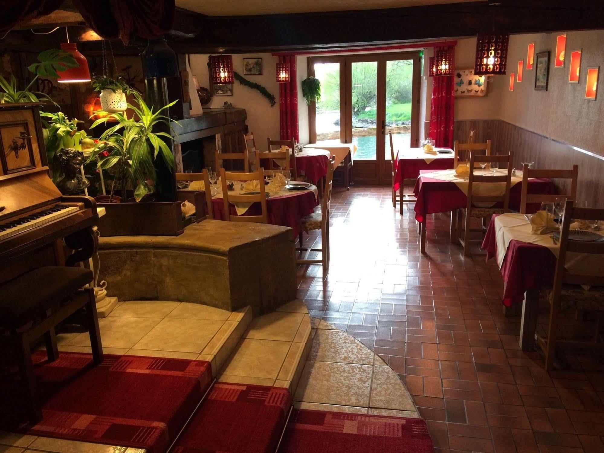 Logis Hotel Le Chantoiseau Chaumont-sur-Aire Exterior foto