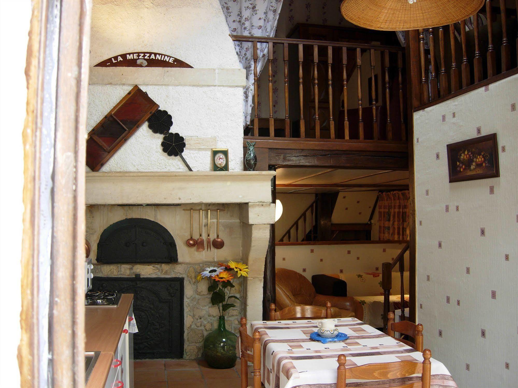 Logis Hotel Le Chantoiseau Chaumont-sur-Aire Exterior foto